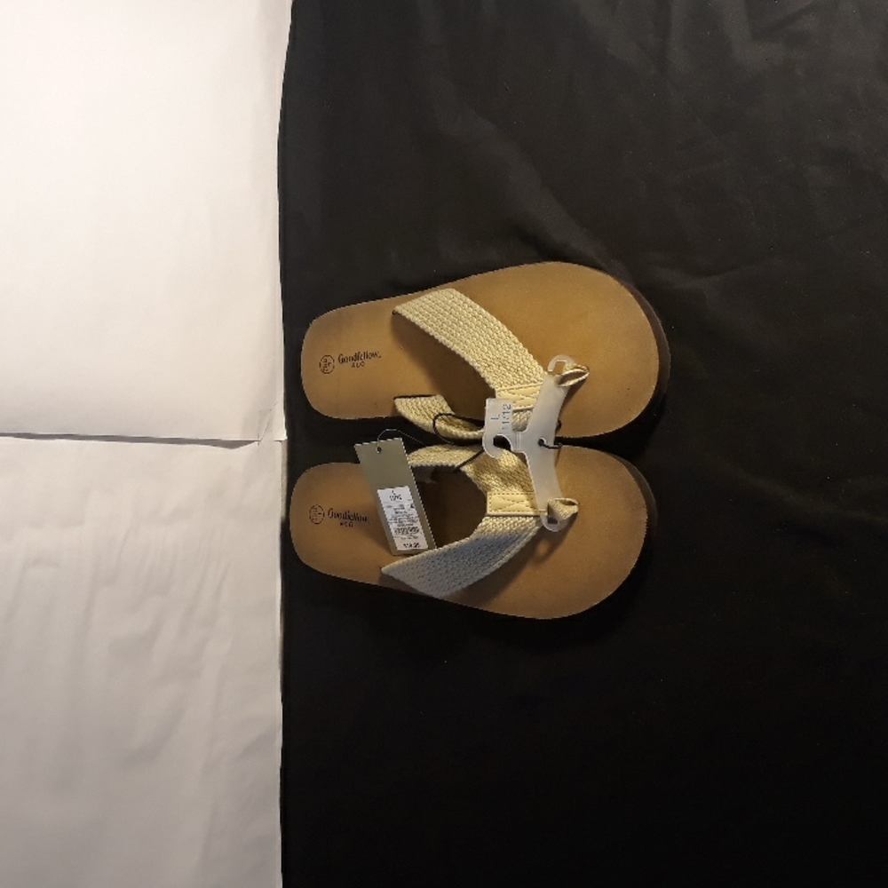 Goodfellow & co.  Size L 11/12  tan.